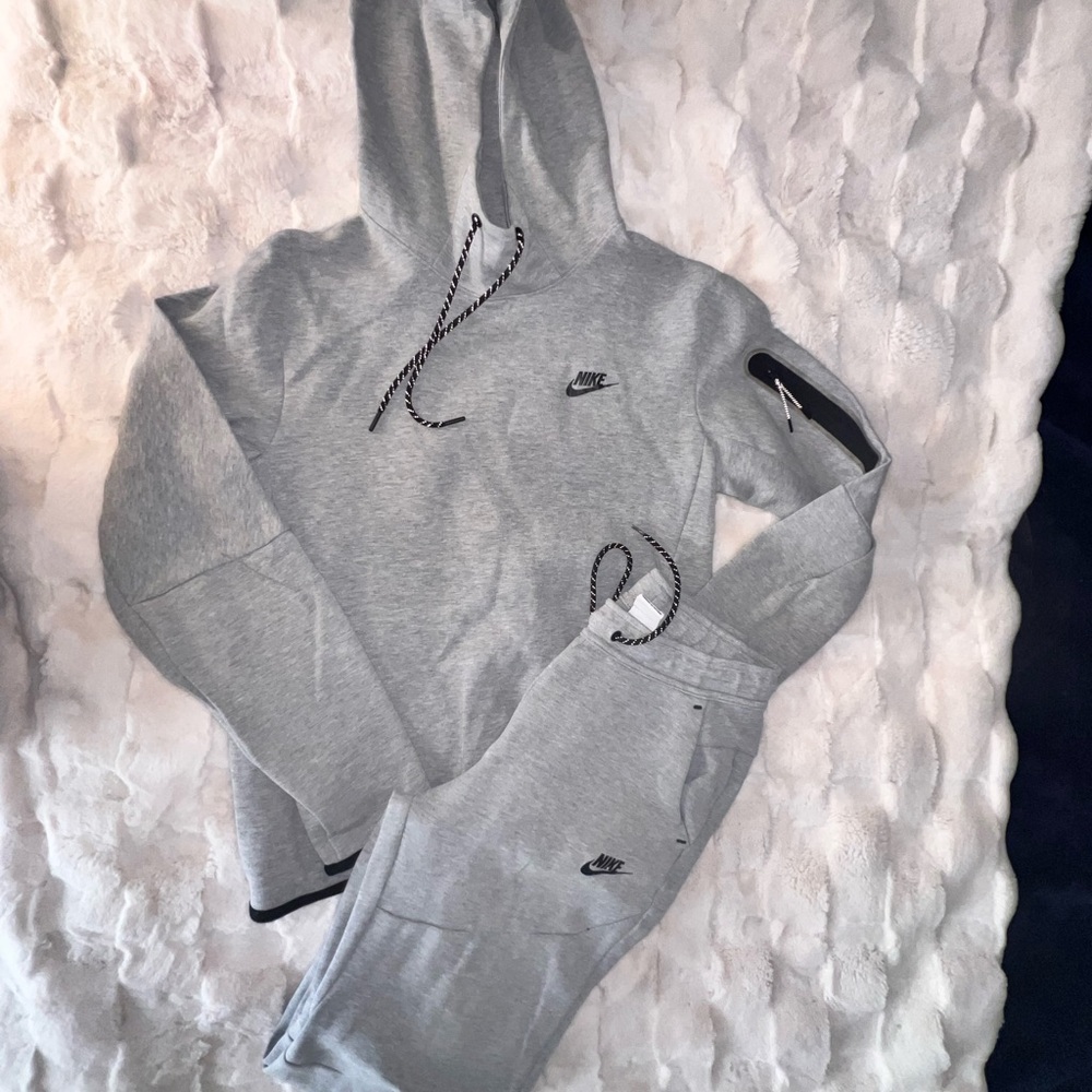 Nike Sportswear Tech Fleece set | S |